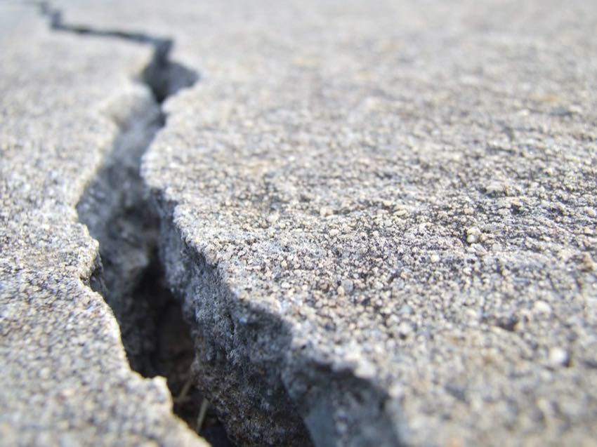 Sealing Driveway Cracks by Bundaberg Concreters